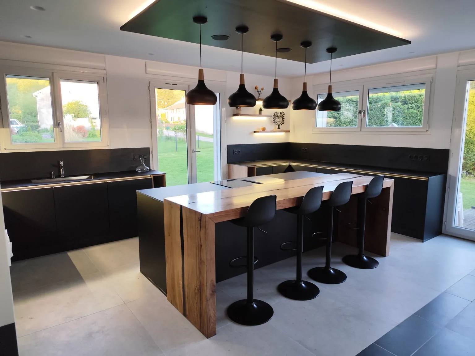 Cuisine contemporaine avec îlot central