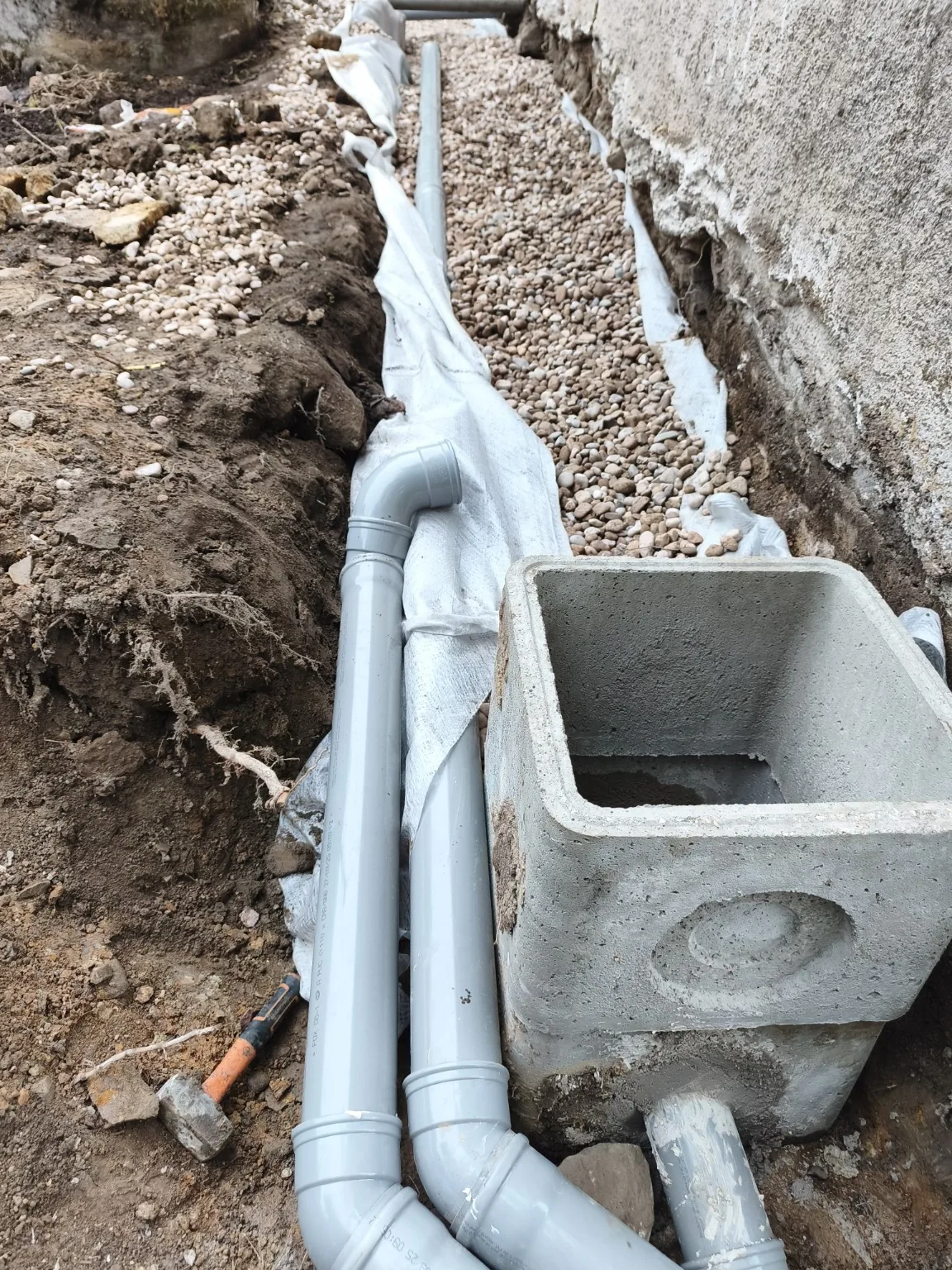 Travaux d'évacuation et regards extérieurs